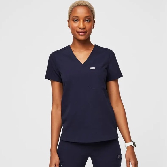 Women’s FIGS Catarina One-Pocket Scrub Top™ - navy blue size XXS - Picture 1 of 5